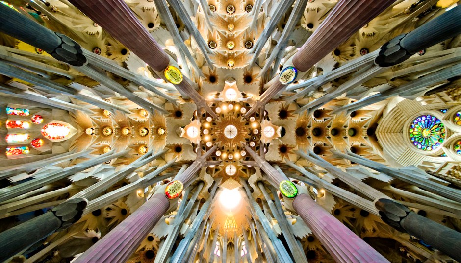 Antoni Gaudì, le volte della Sagrada Familia.
