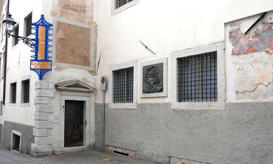 L'esterno della Casa d'Arte Futurista di Depero.