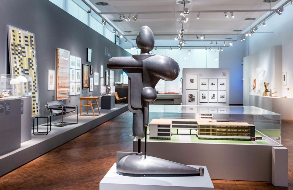 Le opere esposte al Bauhaus Archiv di Berlino.