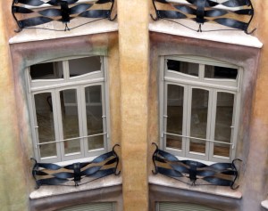 Antoni Gaudi casa Milà la Pedrera cortile interno img