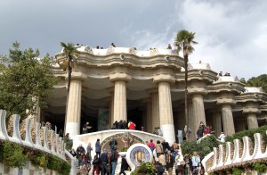 Antoni Gaudì Parc Güell ingresso colonnato img